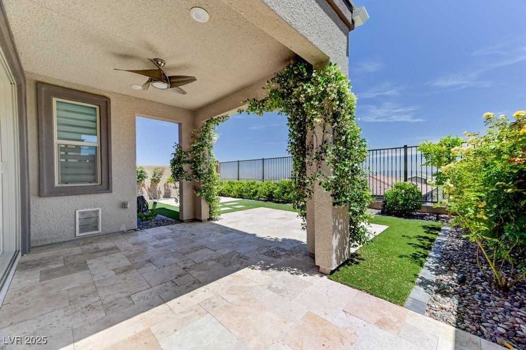 12393 Ferry Glide Ave - Photo 4 of 41