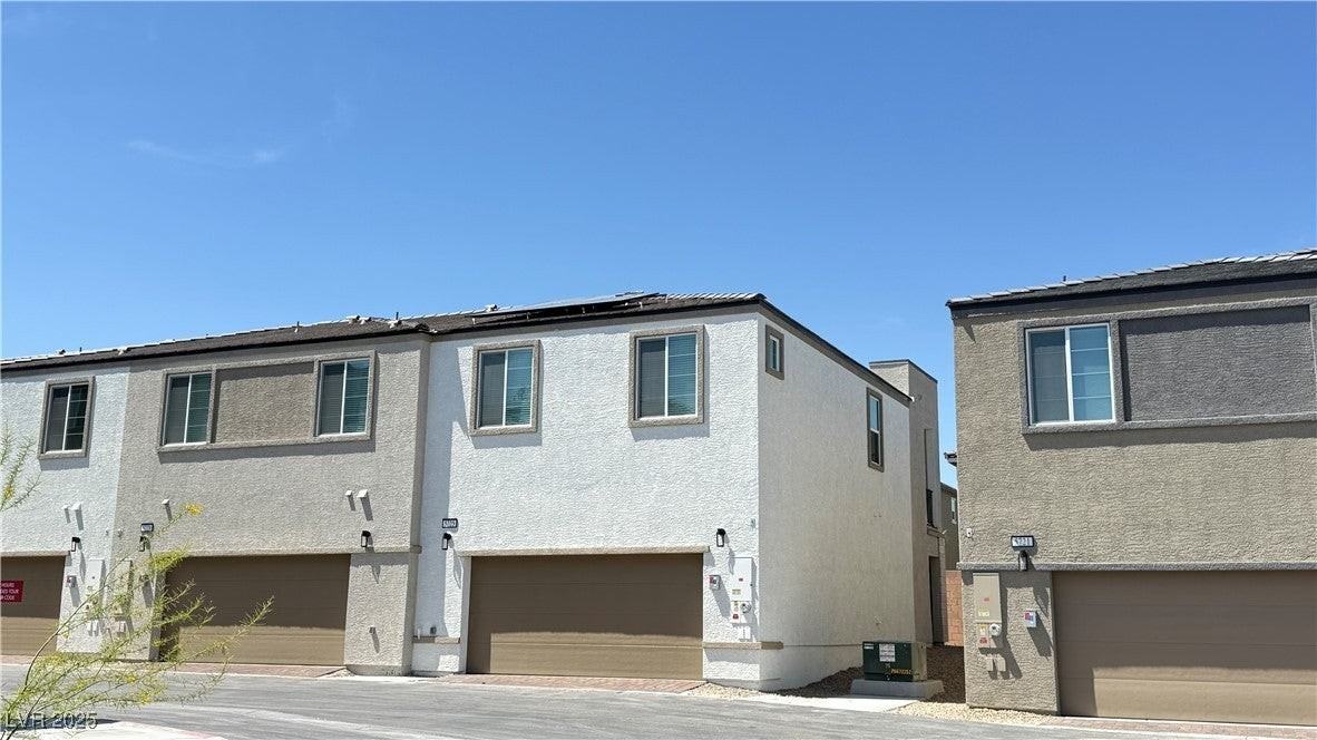 5725 Crenellated St - Photo 2 of 25