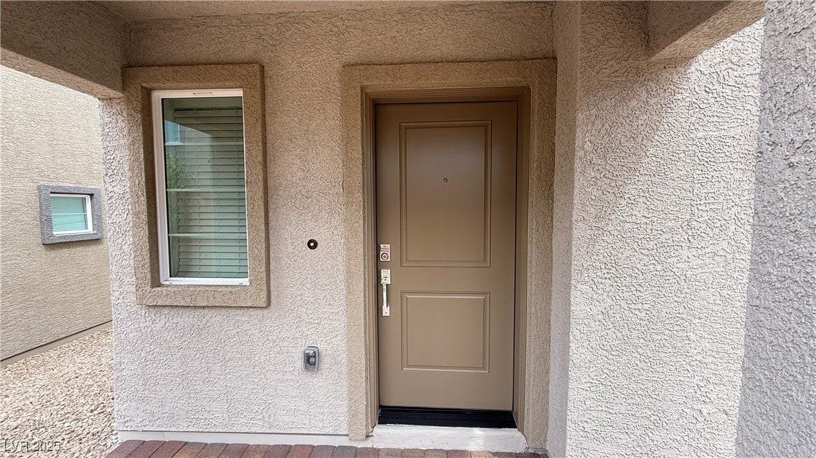 5725 Crenellated St - Photo 4 of 25