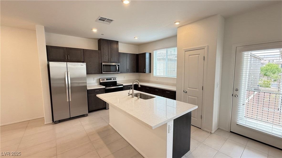 5725 Crenellated St - Photo 6 of 25