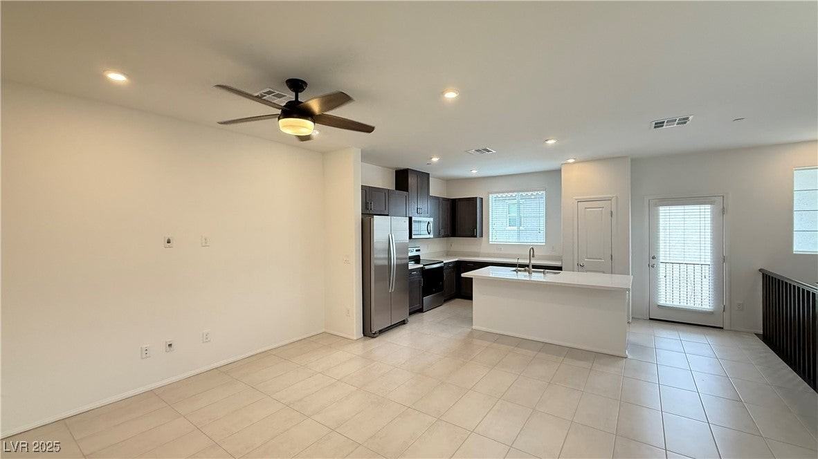 5725 Crenellated St - Photo 7 of 25