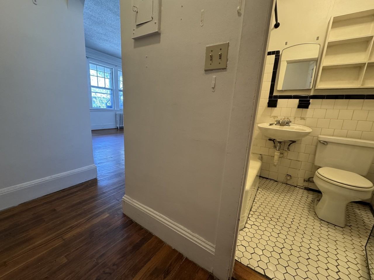 22 Chiswick Rd #10 - Photo 7 of 18