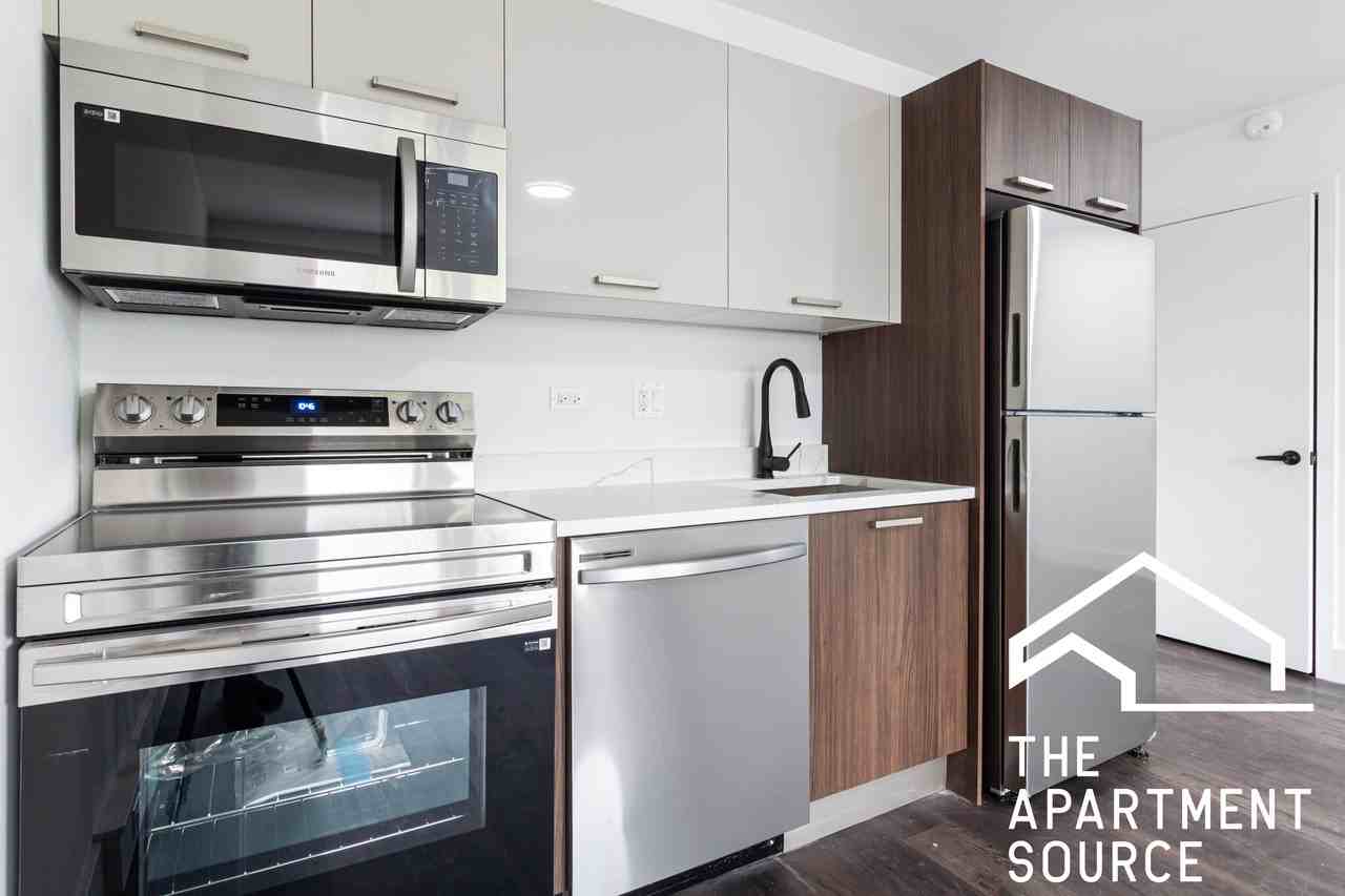 1555 W Hollywood Ave #413