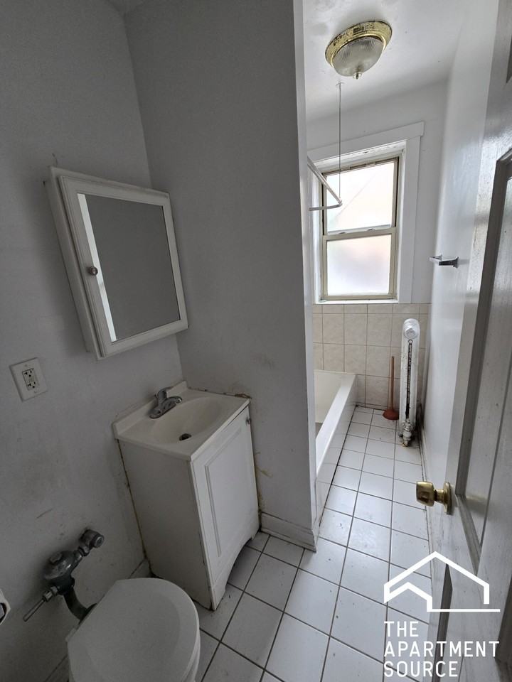 2346 W Touhy Ave #1E - Photo 5 of 8