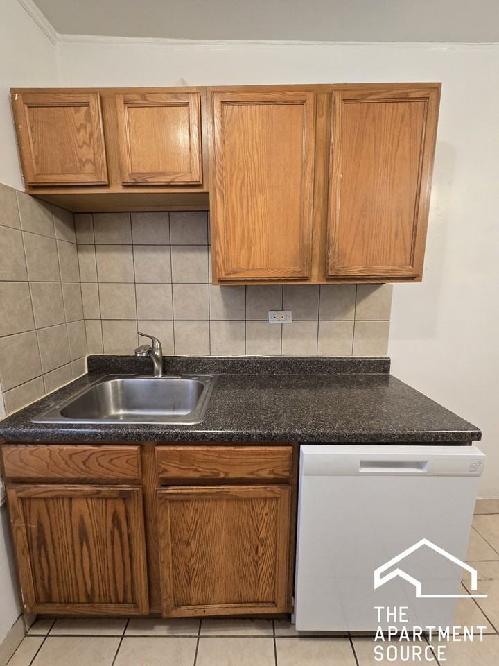 2346 W Touhy Ave #1E - Photo 7 of 8