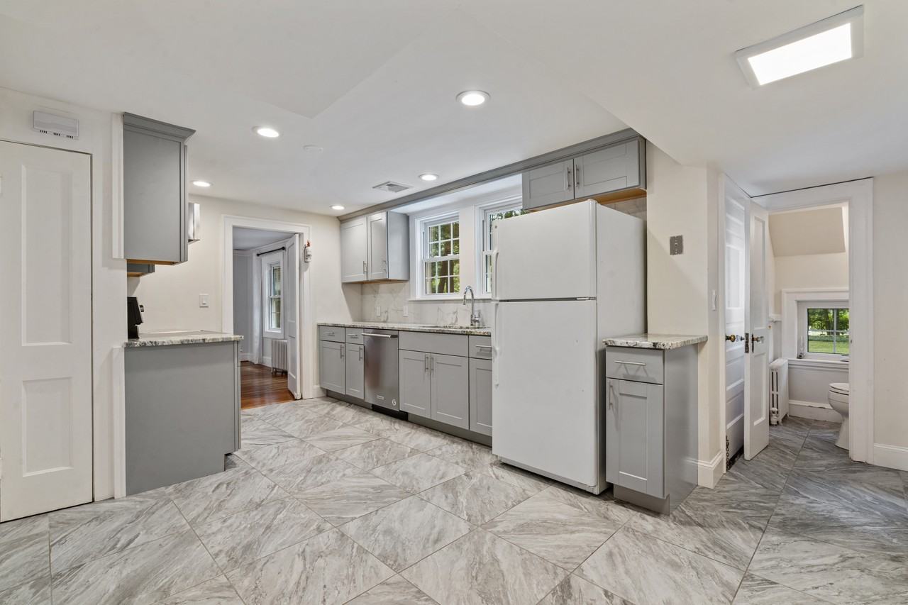 14 Gleason Rd #1 - Photo 5 of 16