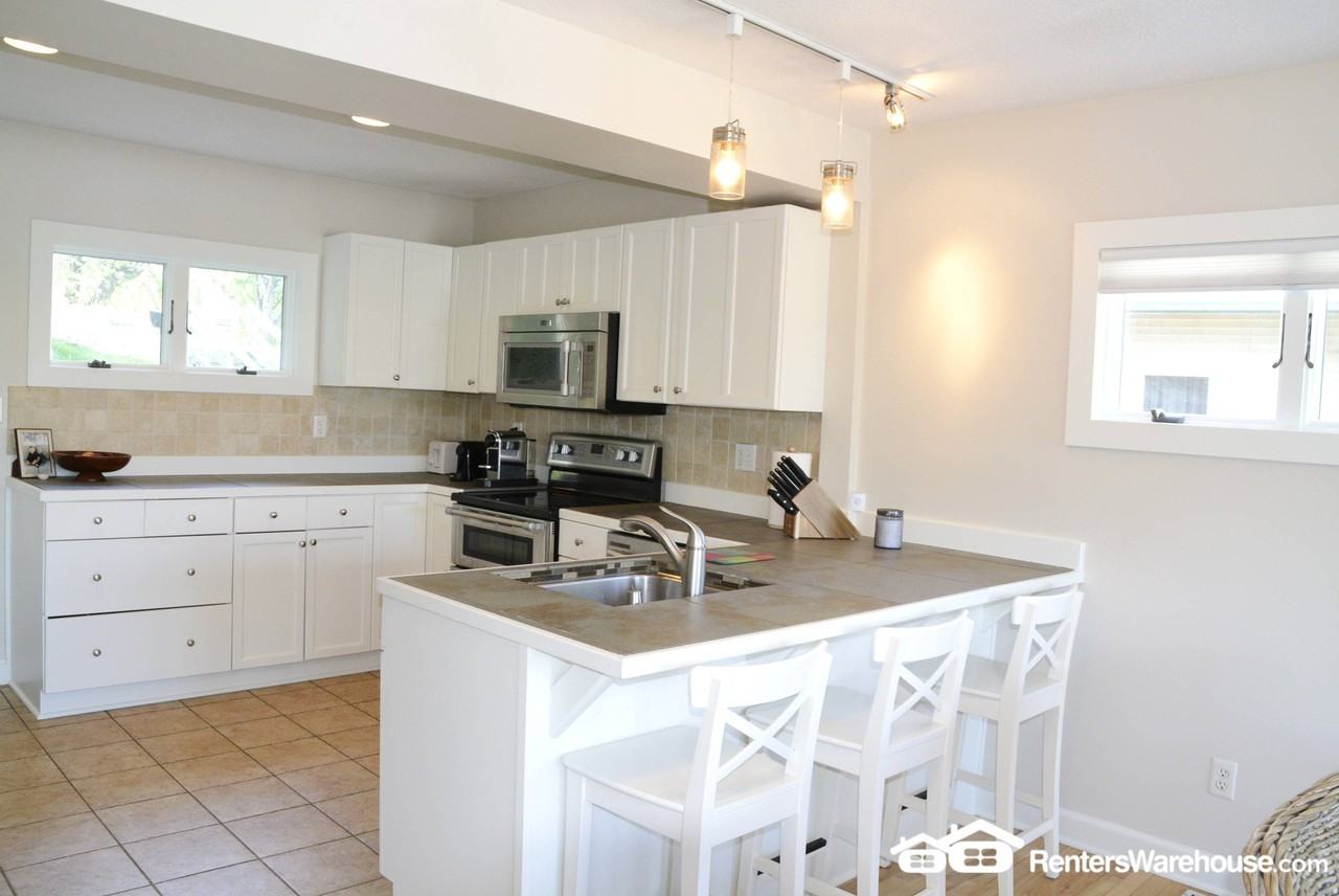 4887 Edgewater Dr - Photo 3 of 22