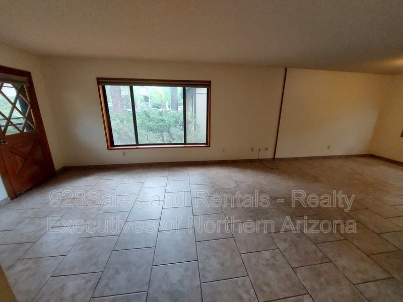 823 W Birch Ave #B - Photo 3 of 26