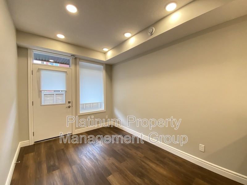 406 - Photo 6 of 11