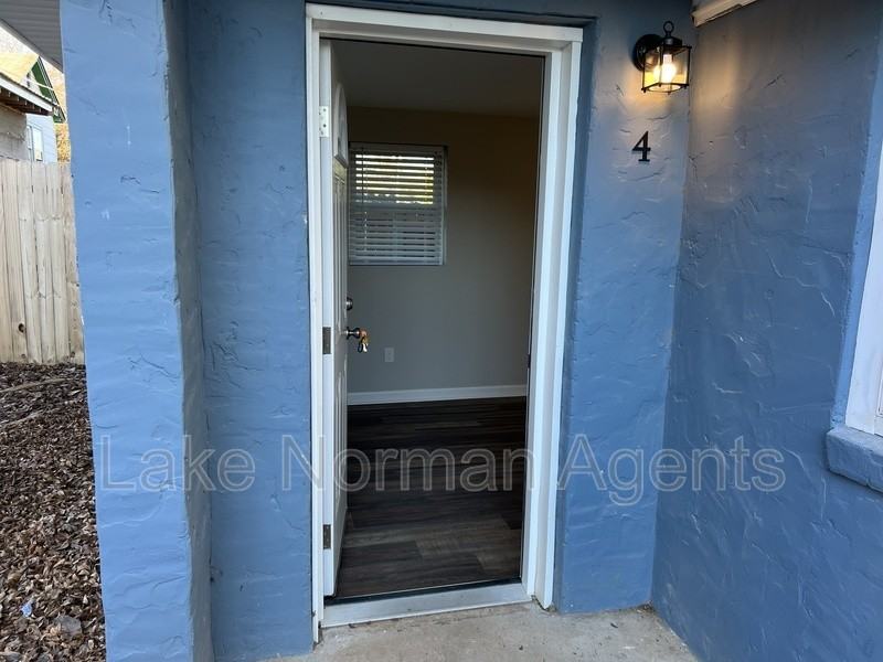 415 19th St Sw #4 - Photo 2 of 10