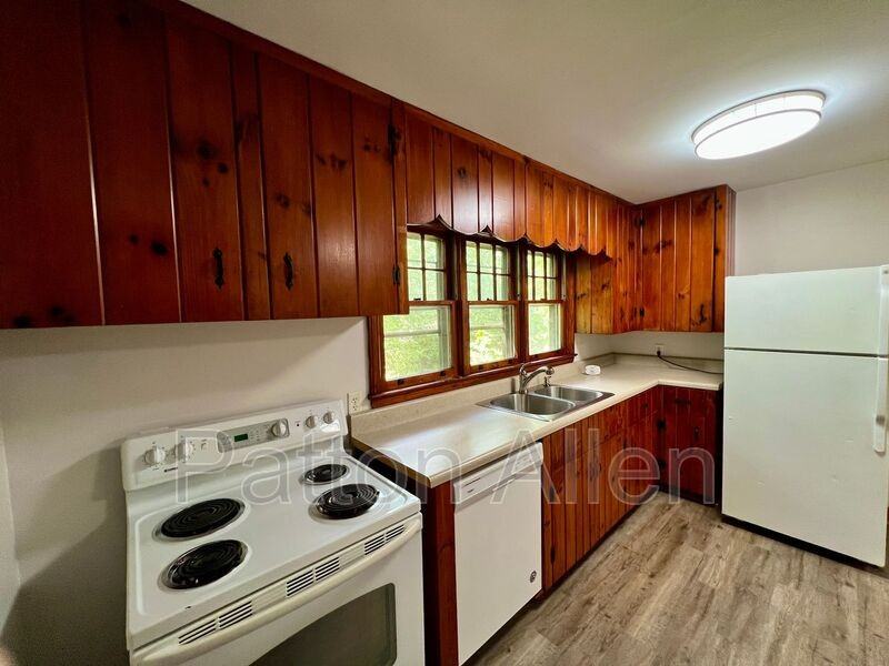 29 Evergreen Ave - Photo 4 of 28