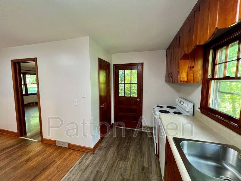 29 Evergreen Ave - Photo 5 of 28
