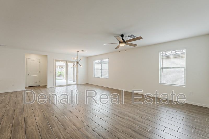 4400 S Sunrise Bluff Way - Photo 3 of 44