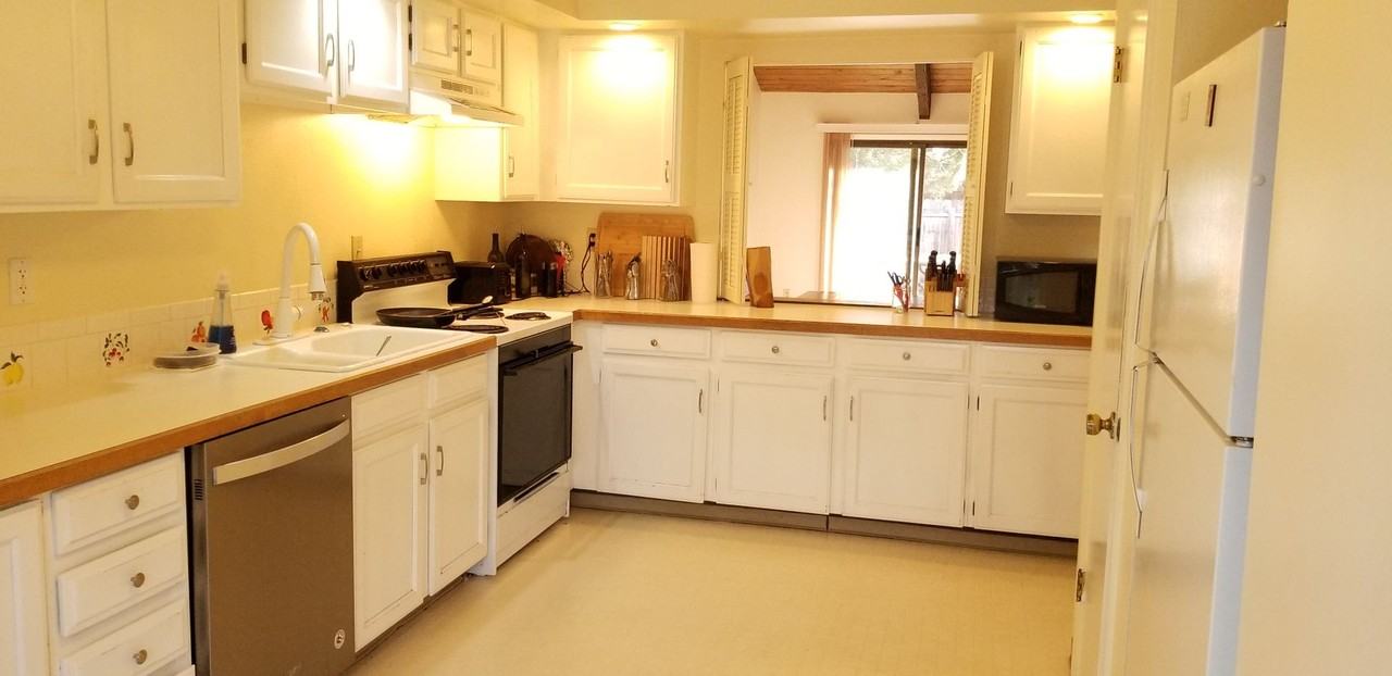 859 Roxwood Ln - Photo 6 of 32