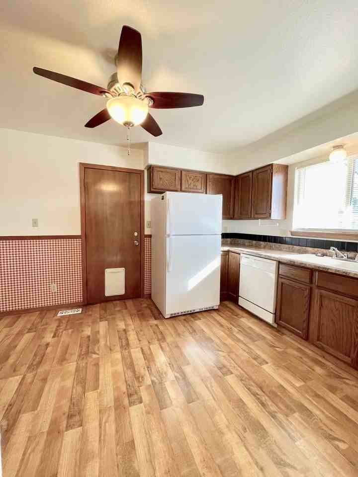 2110 Ambleside Dr - Photo 6 of 30