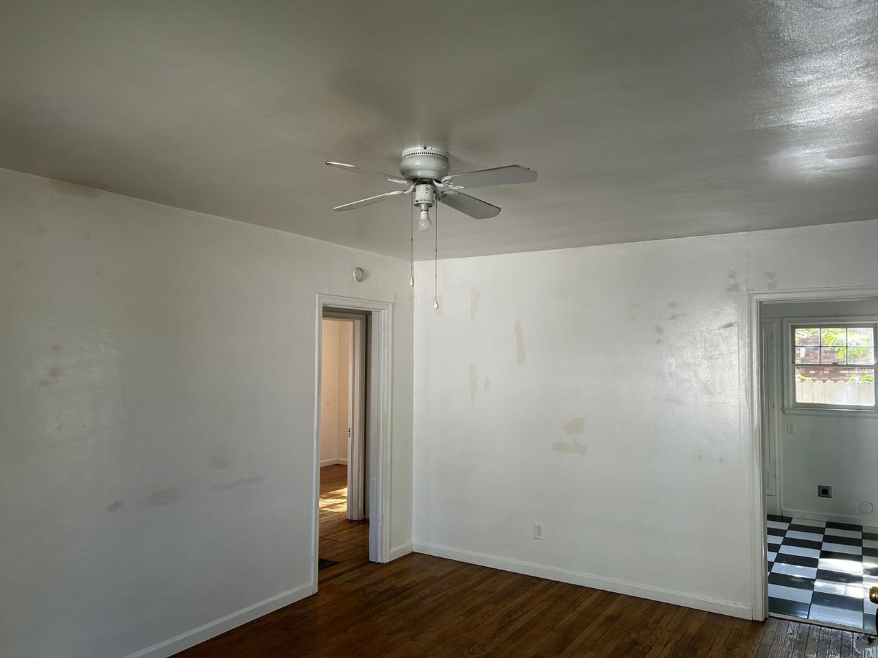 640 Burns St - Photo 2 of 16