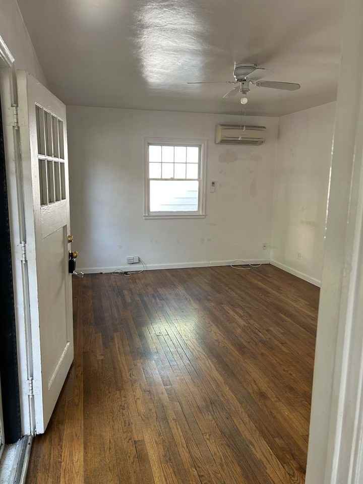 640 Burns St - Photo 3 of 16