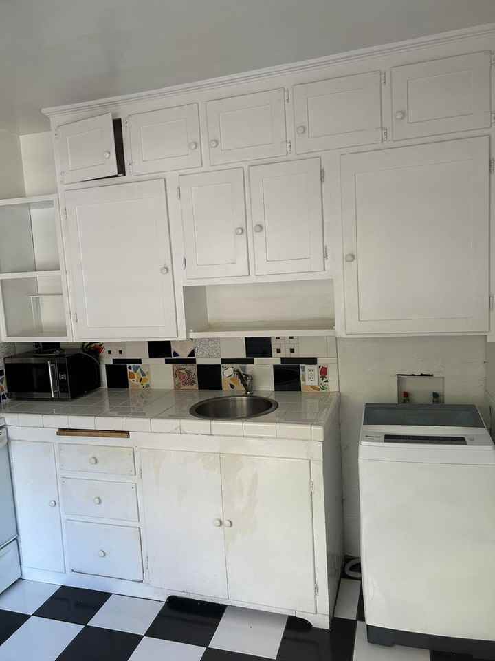 640 Burns St - Photo 5 of 16