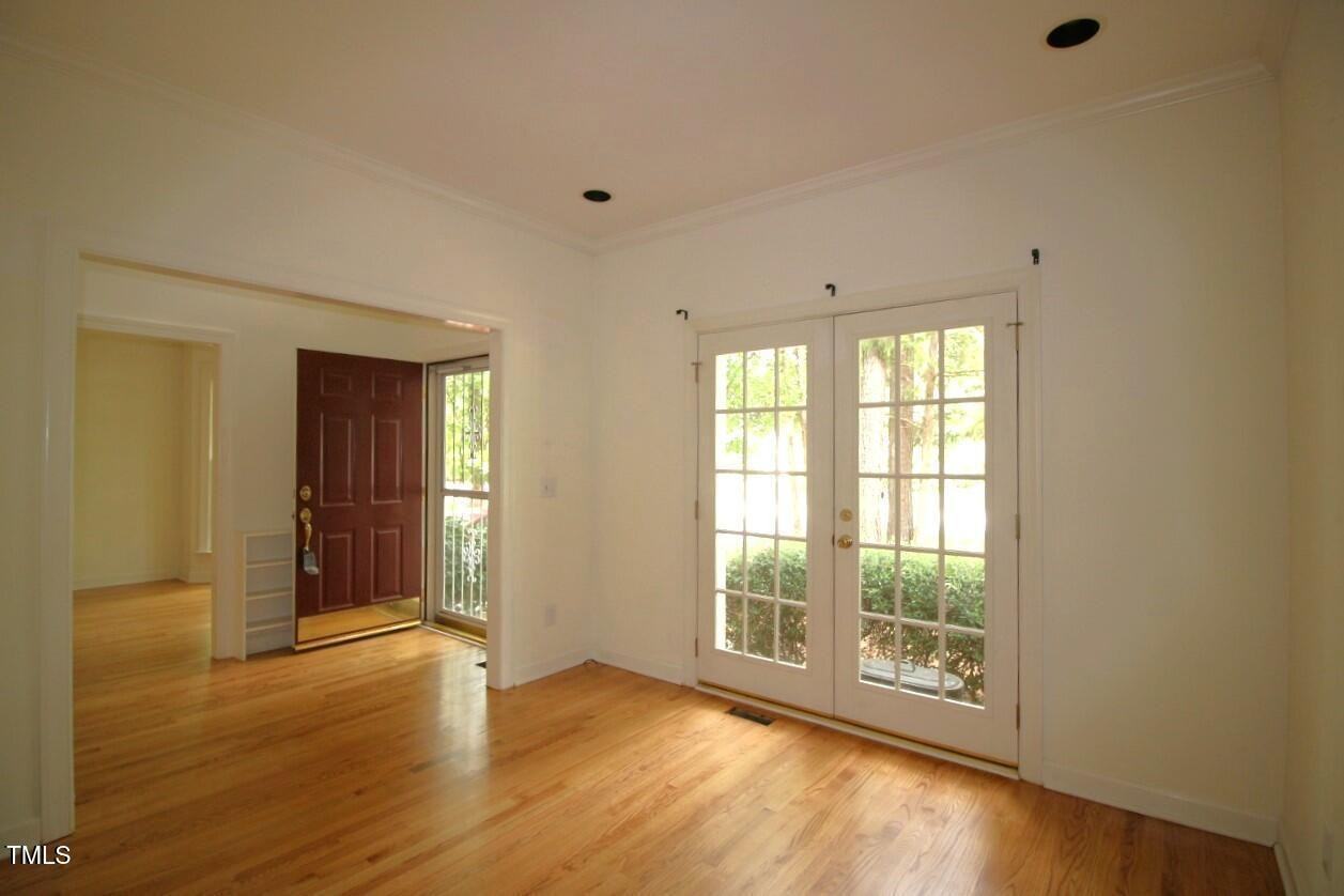 310 Lippershey Ct - Photo 2 of 17