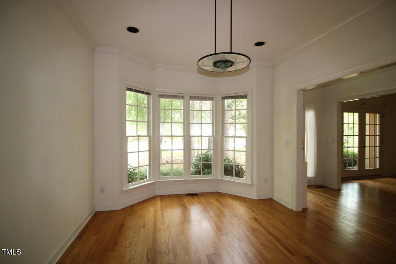 310 Lippershey Ct - Photo 3 of 17