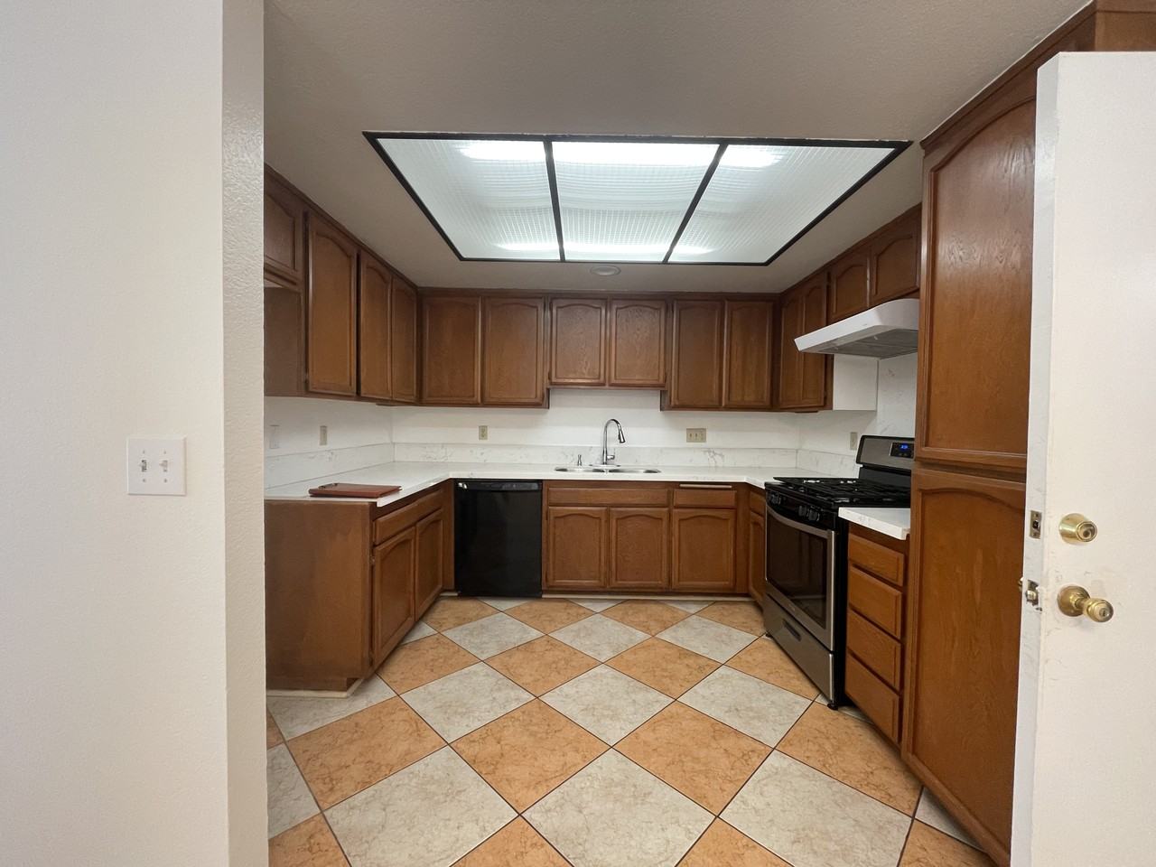 1118 Parkside Way - Photo 4 of 16