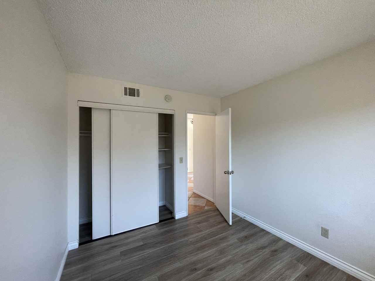 1118 Parkside Way - Photo 5 of 16