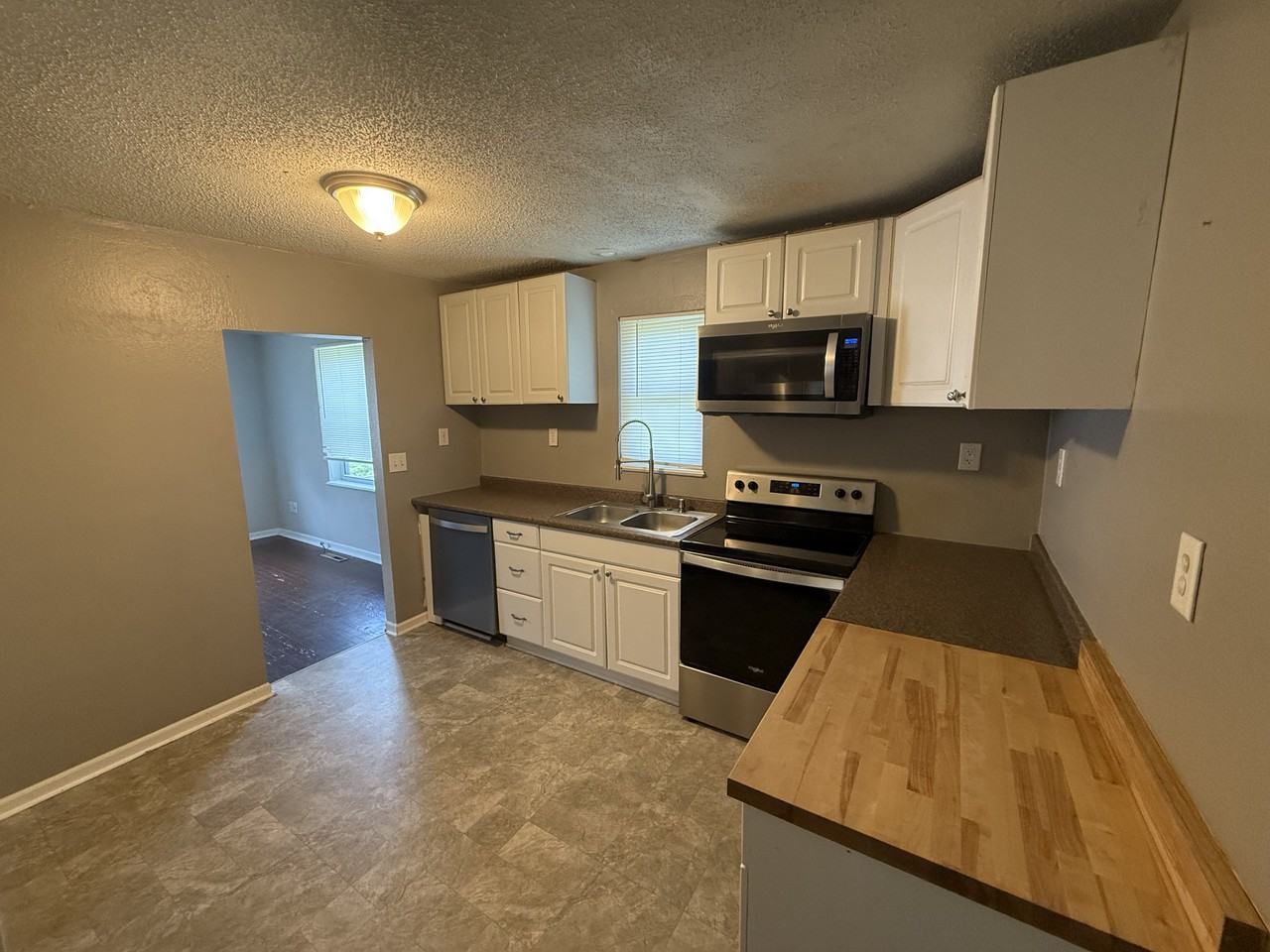 713 N Warren St - Photo 4 of 9