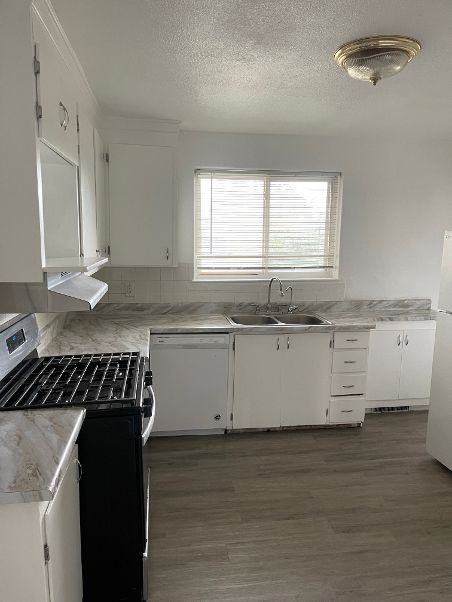 431 Collins Ave - Photo 2 of 2