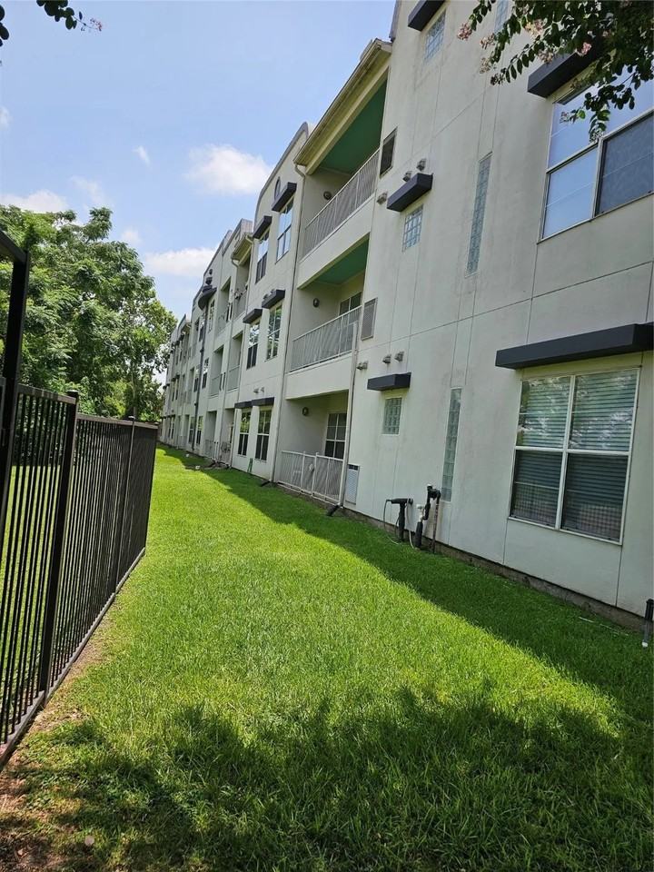 1441 East St - Photo 2 of 36