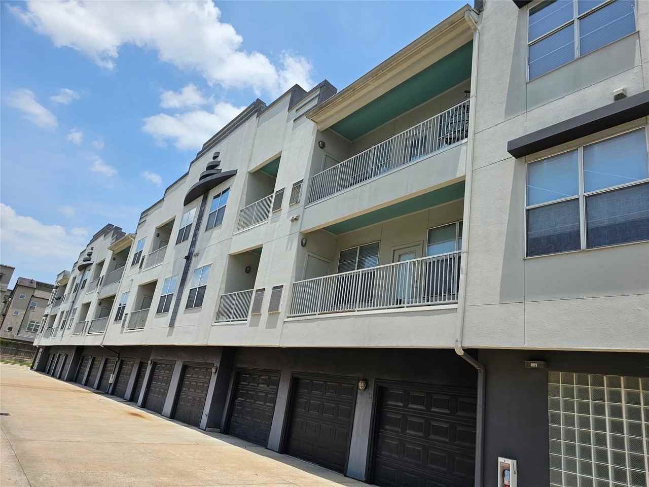 1441 East St - Photo 3 of 36