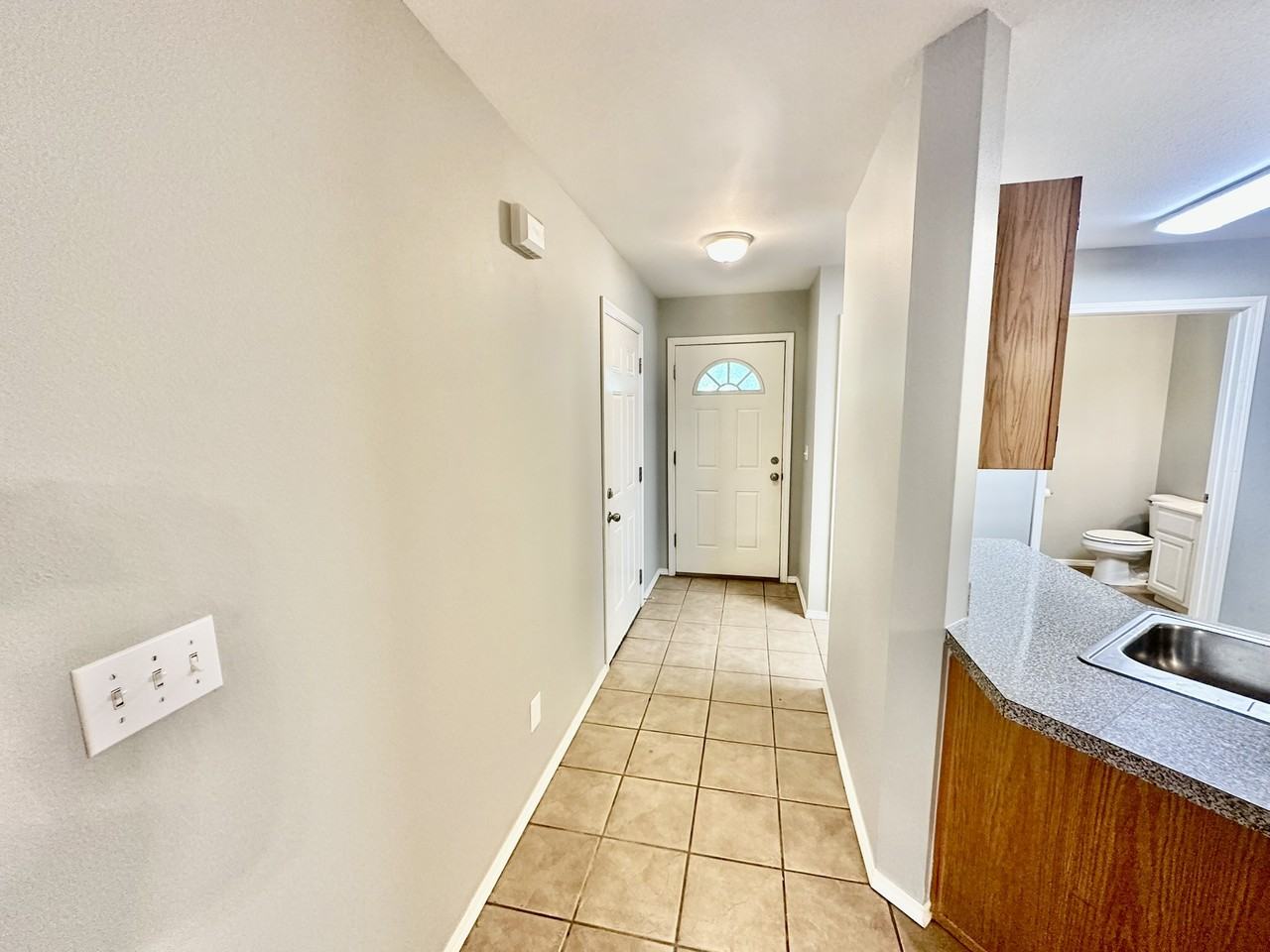 1431 W Junction St - Photo 2 of 20