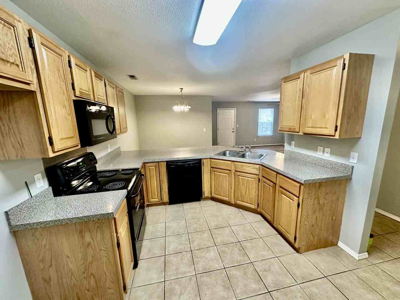 1431 W Junction St - Photo 3 of 20