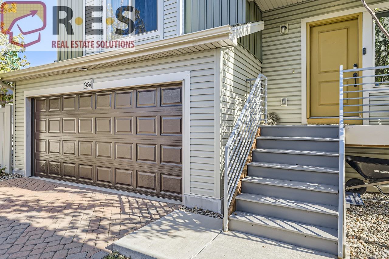 19196 E 55th Ave - Photo 2 of 20
