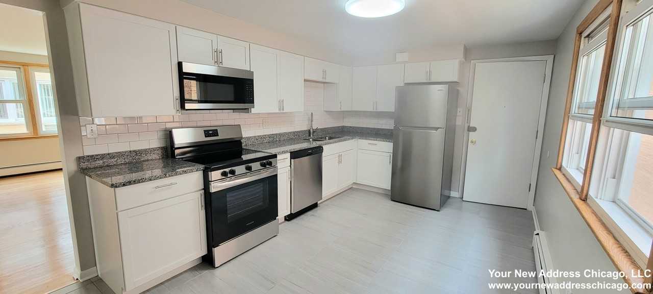 5210 N Reserve Ave #2E - Photo 2 of 14