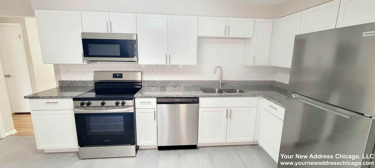 5210 N Reserve Ave #2E - Photo 3 of 14