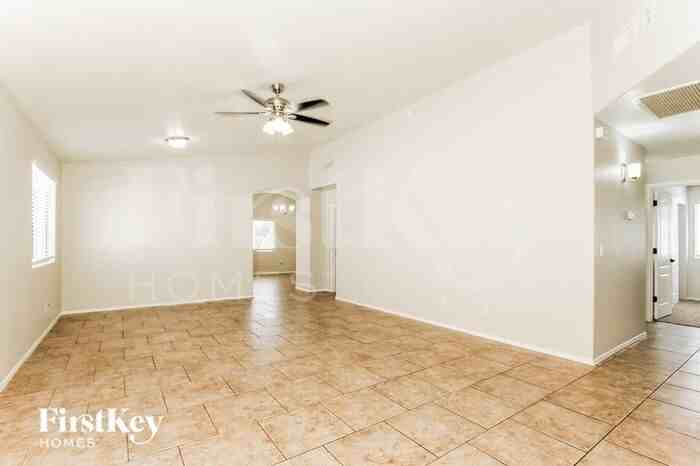 2858 W Medallion Dr - Photo 3 of 15