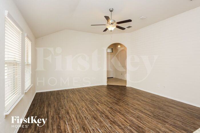 529 Saguaro Dr - Photo 2 of 15