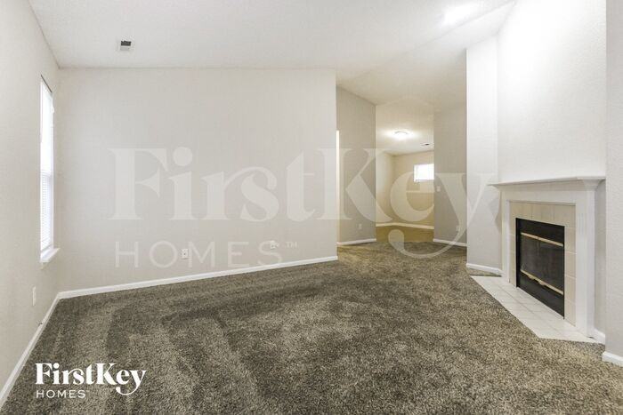 5248 Bluff View Dr - Photo 3 of 15