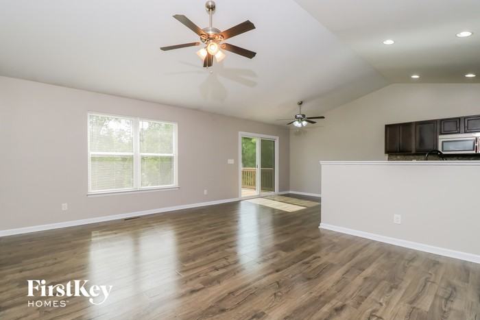 163 Briarwood Dr - Photo 2 of 15