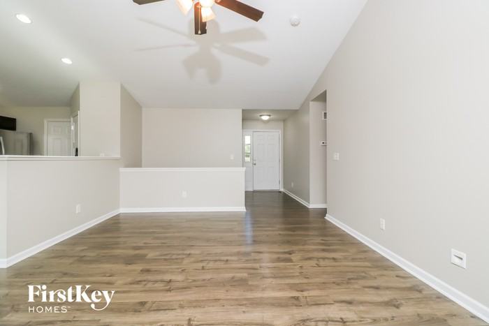 163 Briarwood Dr - Photo 3 of 15