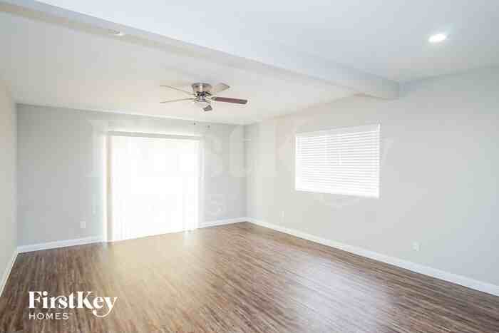 5060 Newton Dr - Photo 2 of 15