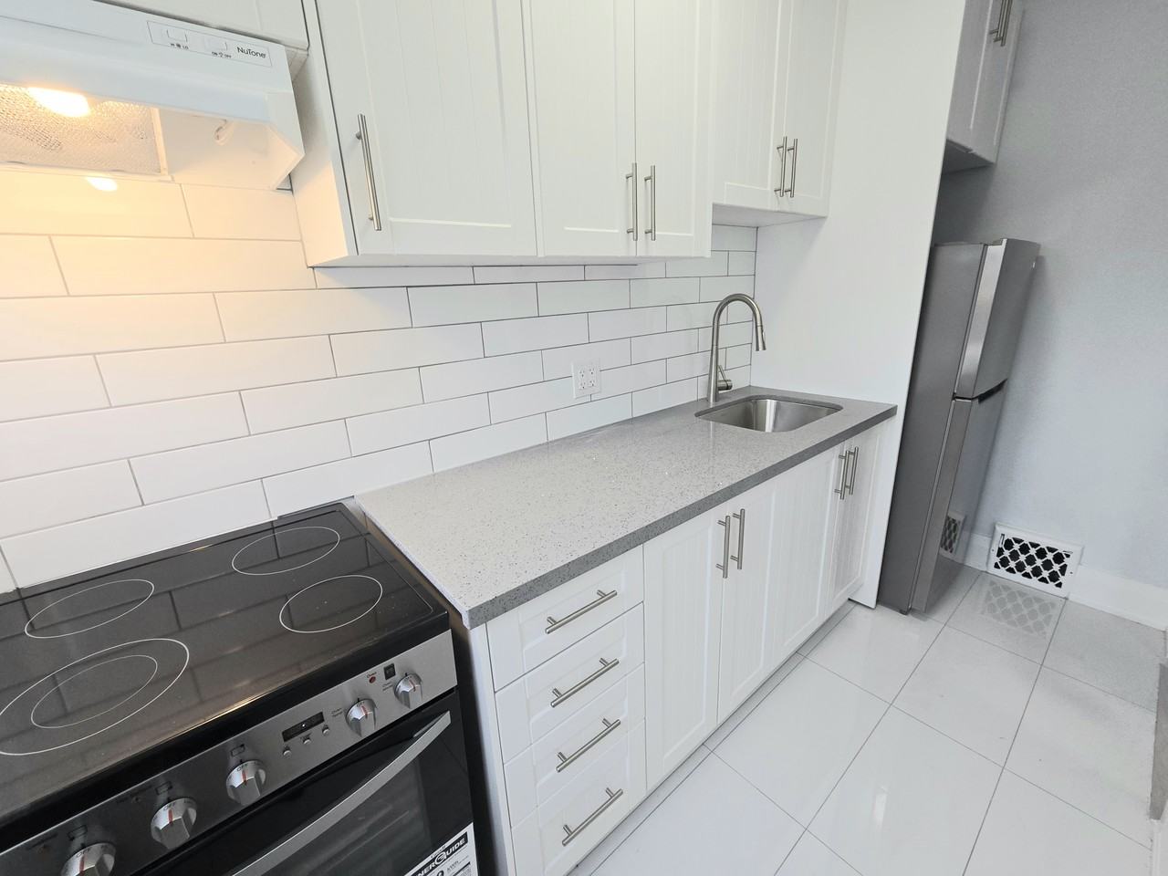 685 Greenwood Avenue - Photo 4 of 19