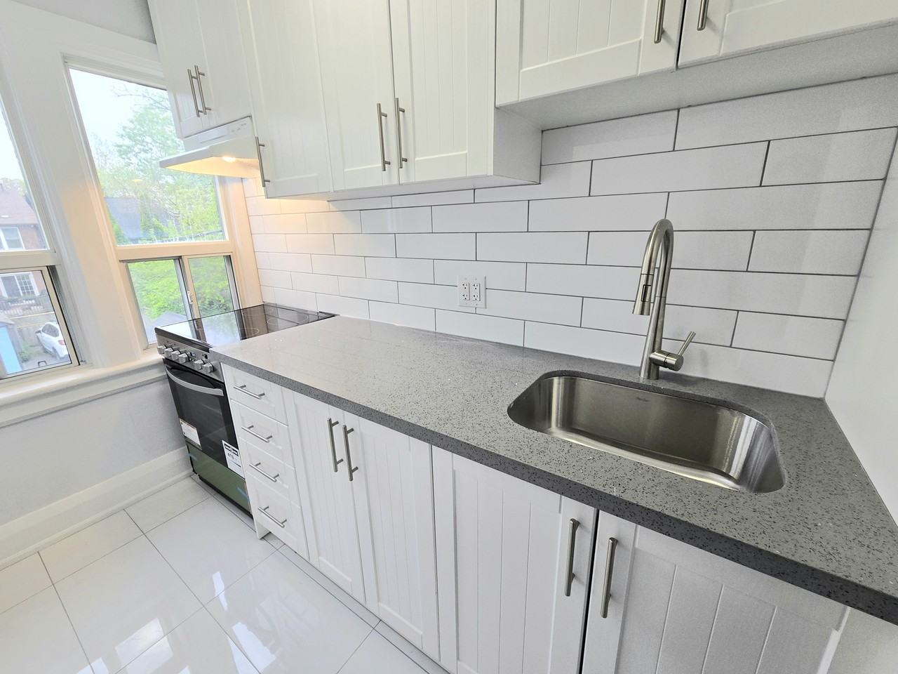 685 Greenwood Avenue - Photo 3 of 19