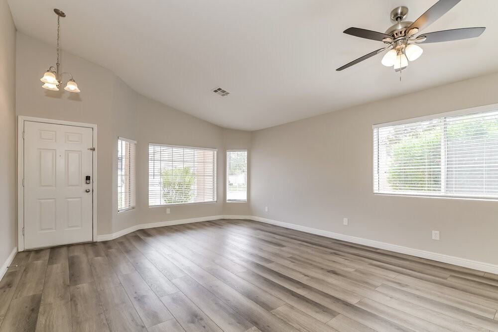 972 Trackers Glen Ave - Photo 5 of 16