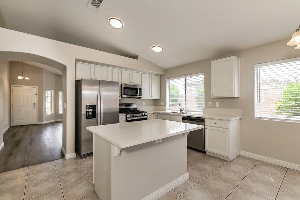 972 Trackers Glen Ave - Photo 7 of 16