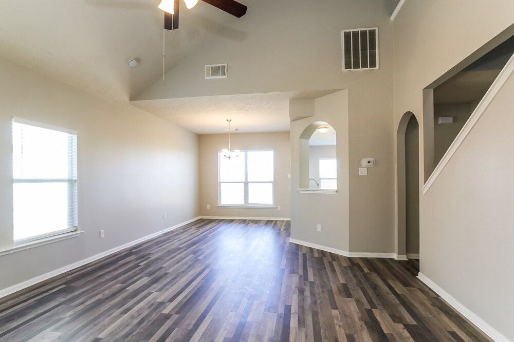 16315 Rockcreek Ln - Photo 4 of 17