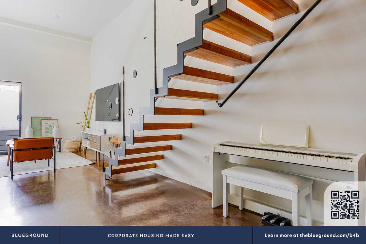 654 N Virgil Ave #1371 - Photo 5 of 28