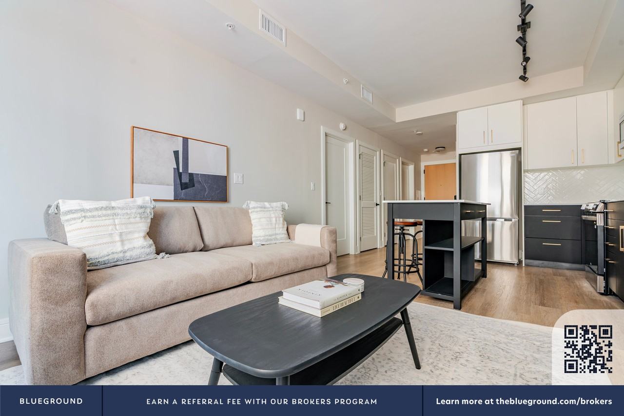 4924 Saint Elmo Avenue - Photo 5 of 38