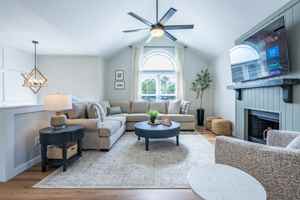 featured image of 18 Huntcliff Dr