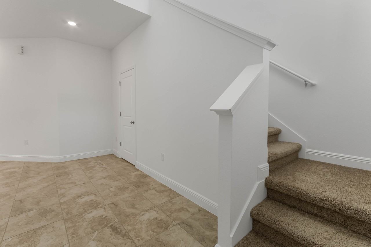 2040 Axel St - Photo 3 of 32